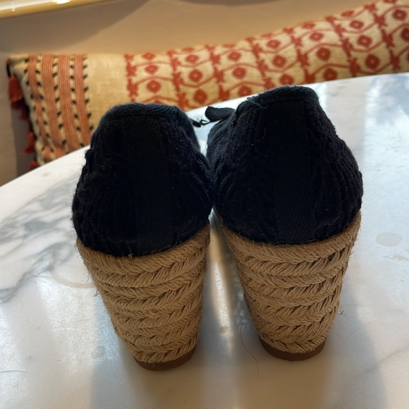 Tory Burch Bow Espadrille Wedge Sandals – 
Size 6.5, Chic & Comfortable - Picture 4 of 5